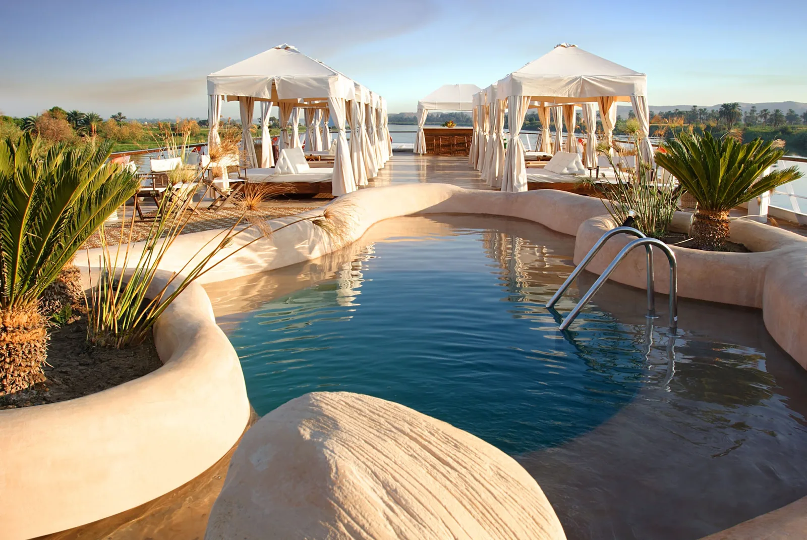 Cleopatra's Oasis, la piscine du pont soleil du Sanctuary Sun Boat III